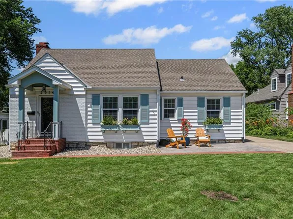 2914 W 50th Ter, Westwood, KS 66205