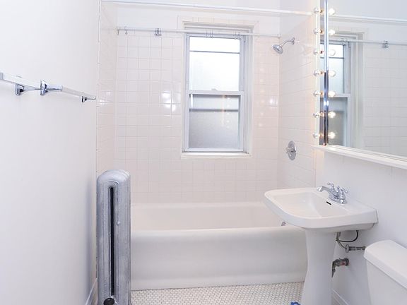 5th image of 2-2624 N Richmond St #2
