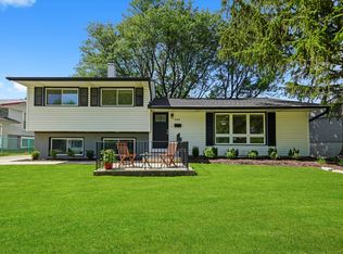 632 White Pine Rd, Buffalo Grove, IL 60089