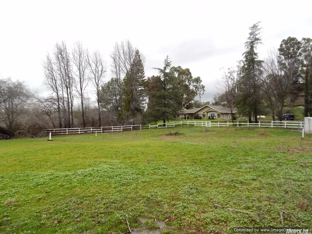 3223 Helm Ln photo 1