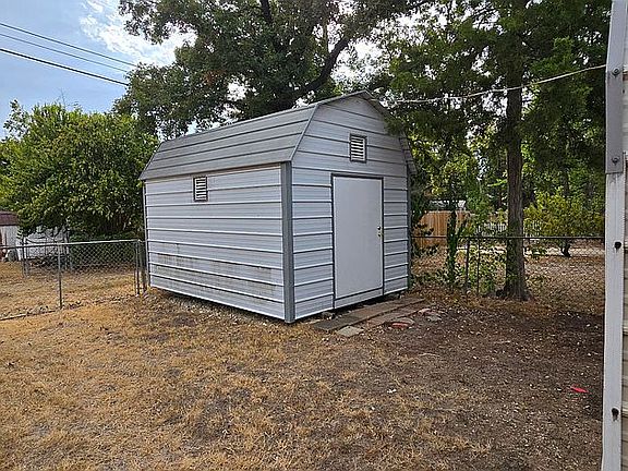3rd image of 1009 N 22nd St