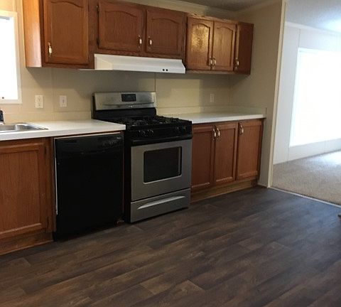 2nd image of 90 Lamb St
