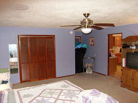 Large Mstr. Bedroom(19X15)
