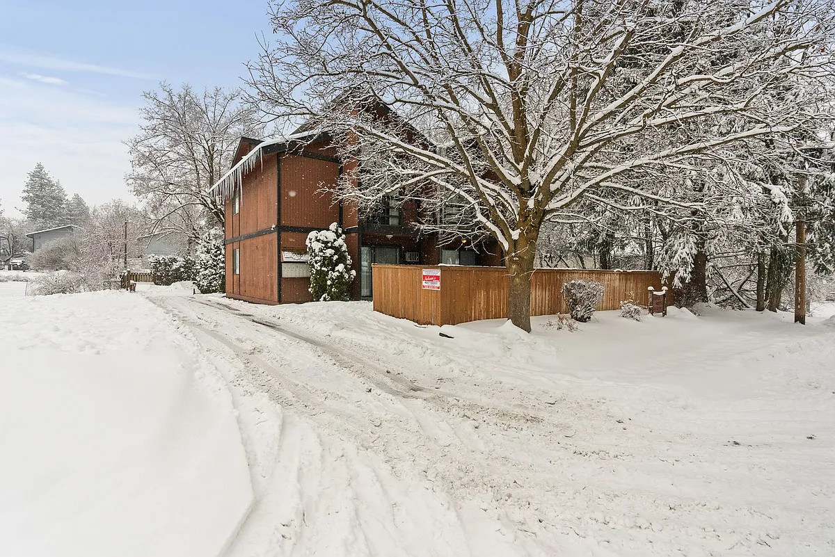Building Photo - 3128 E 28th Ave