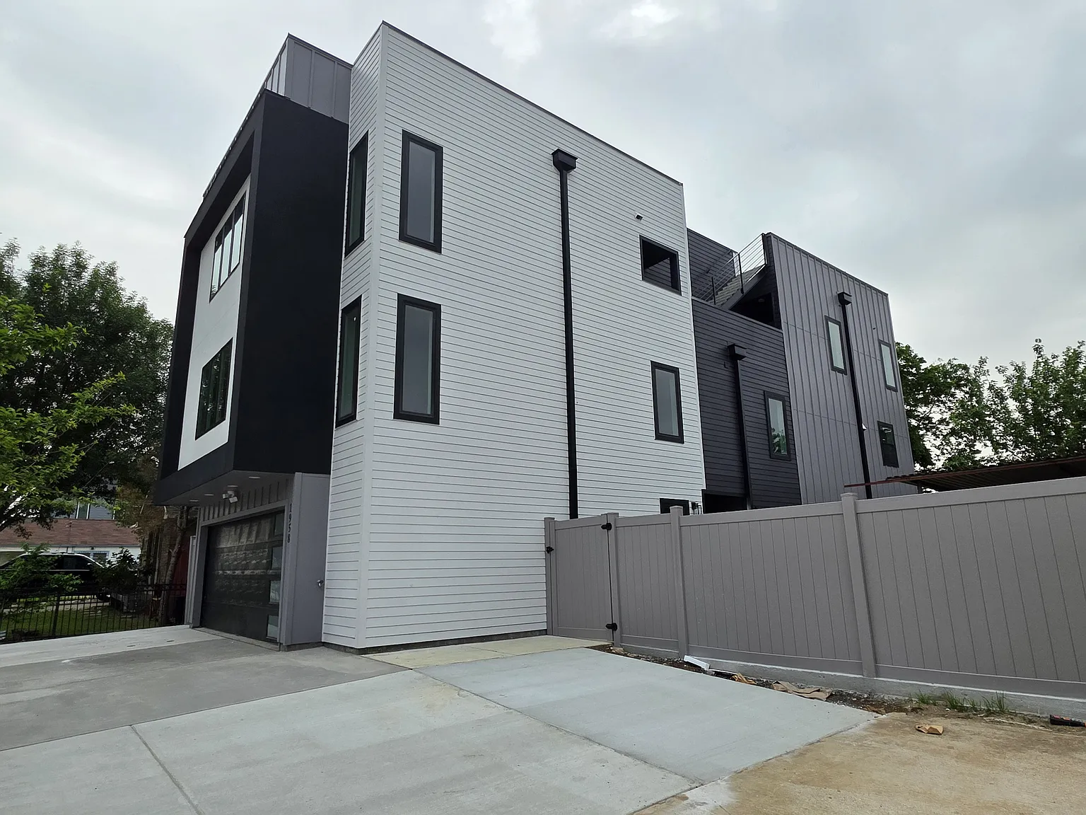 1958 Leath St — Photo 2