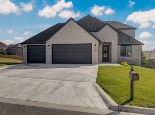 1590 N Marlowe Ave, Springfield, MO 65802