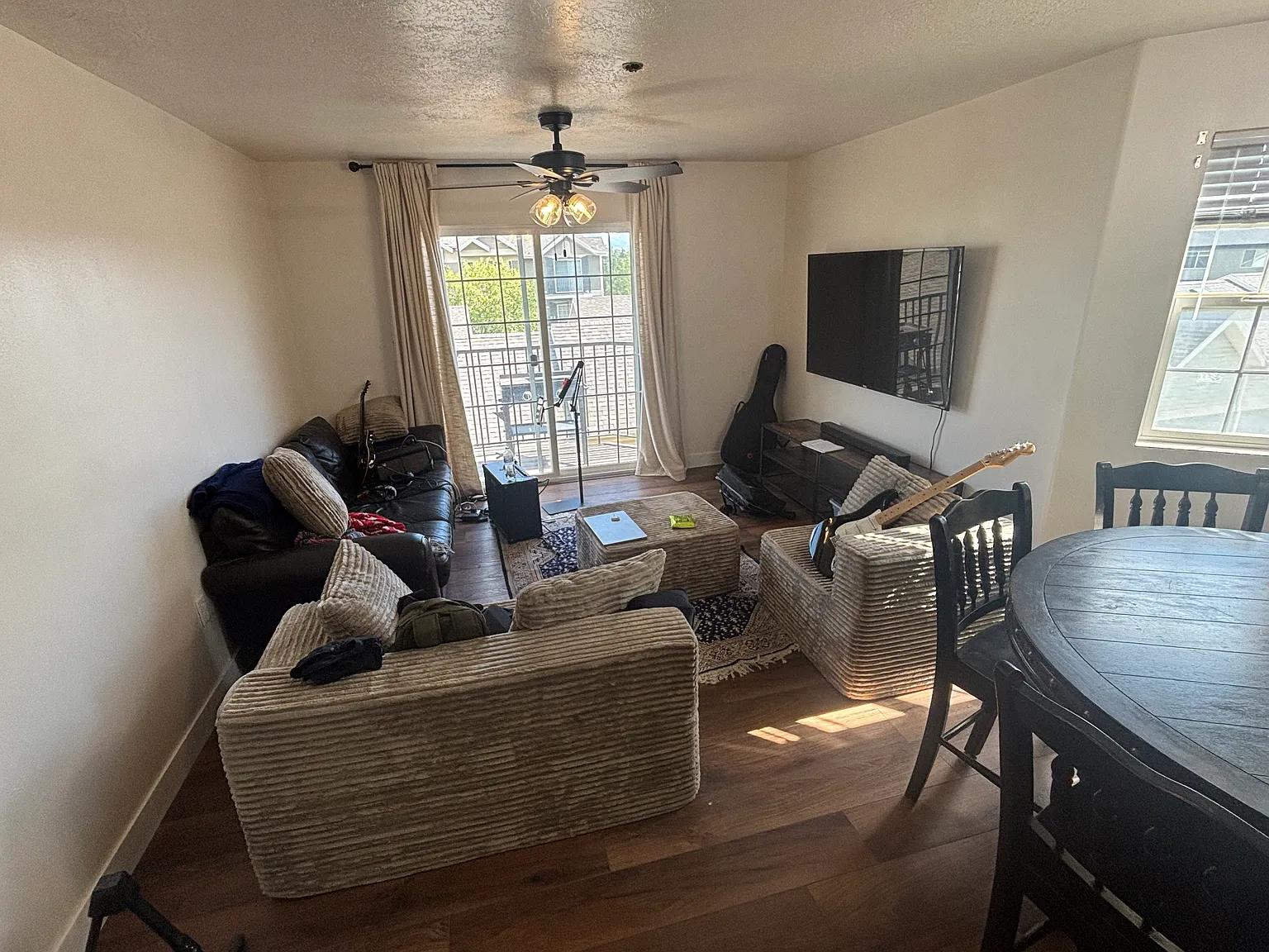 3 bed, 1247 sqft, $2,100 — Photo 3