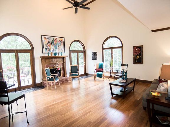 3rd image of 908 Cloister Dr