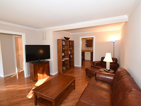 4th image of 9838 Saint Cloud Ct