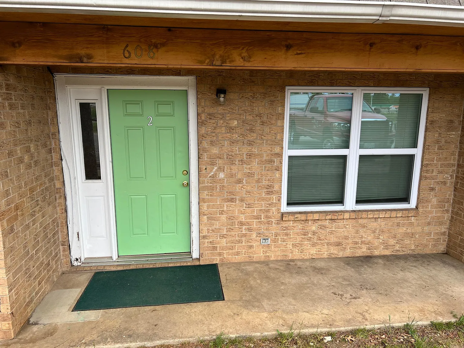 Beshears, Calera — Photo 1