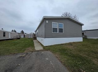 4 Bed 2 Bath Single Section Plan, Sashabaw Meadows, Clarkston, MI 48348