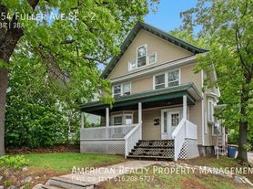 354 Fuller Ave SE, Grand Rapids, MI