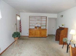 431 E Rockland Rd, Libertyville, IL 60048