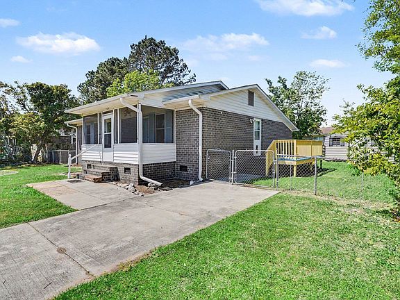 3rd image of 704 Wendy Ln.