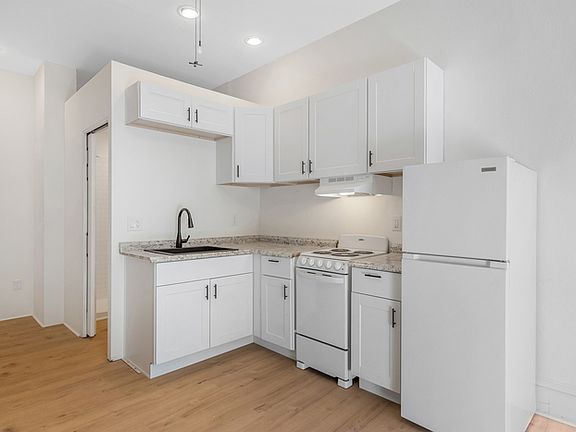 2nd image of 444 Stephens Ave #3