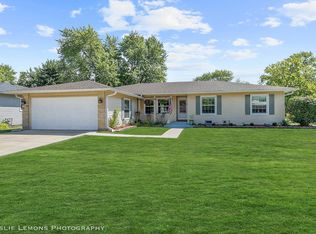 217 Wellington Ave, Elk Grove Village, IL 60007