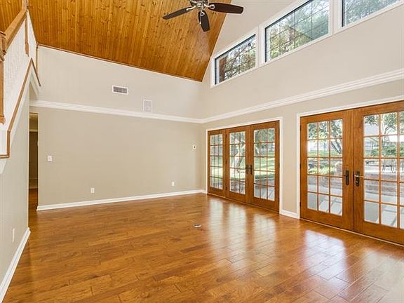 3rd image of 8925 Crest Wood Dr
