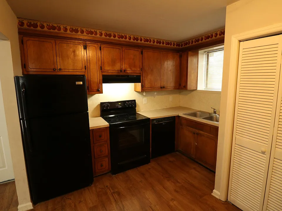 1 Circle St #1