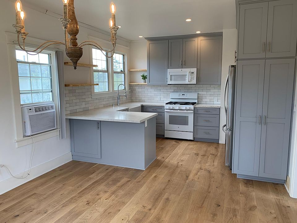 Dining room to kitchen view