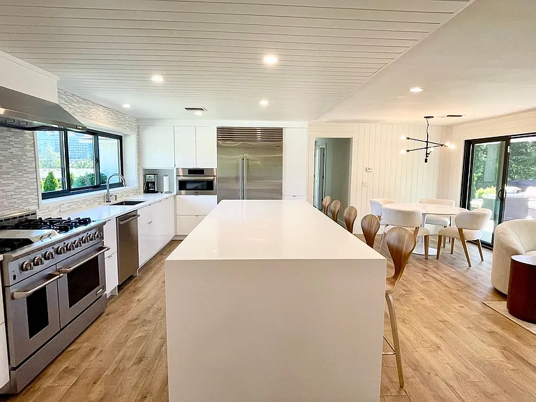 9827 Belfair Rd — Photo 3