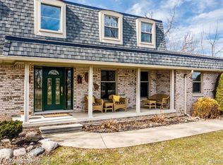 29296 E River Rd, Grosse Ile, MI 48138