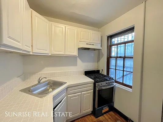 Rented by Sunrise Real Estate | media 15