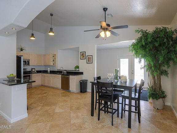 5th image of 687 N GREGORY Place
