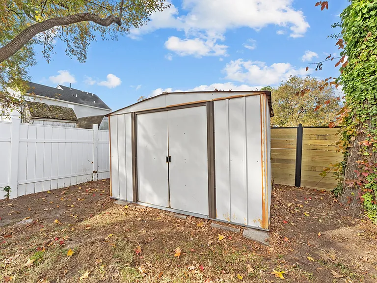 115 Jones St — Photo 35