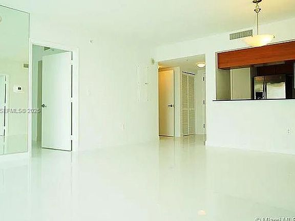 4th image of 1800 N Bayshore Dr APT 3014