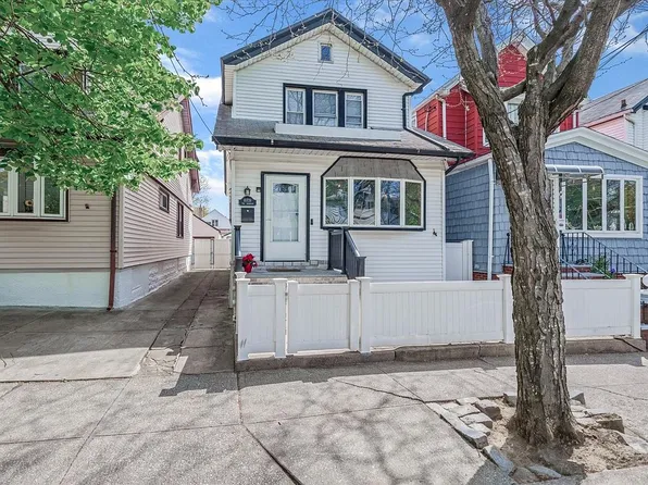 10739 89th St, Ozone Park, NY 11417