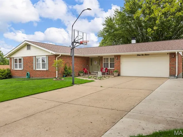 3212 Mamelles Dr, Saint Charles, MO 63301