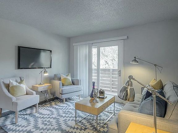 2nd image of 423-427 Maple Blvd #425-1S