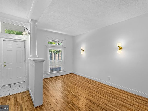4th image of 2319 Jefferson St