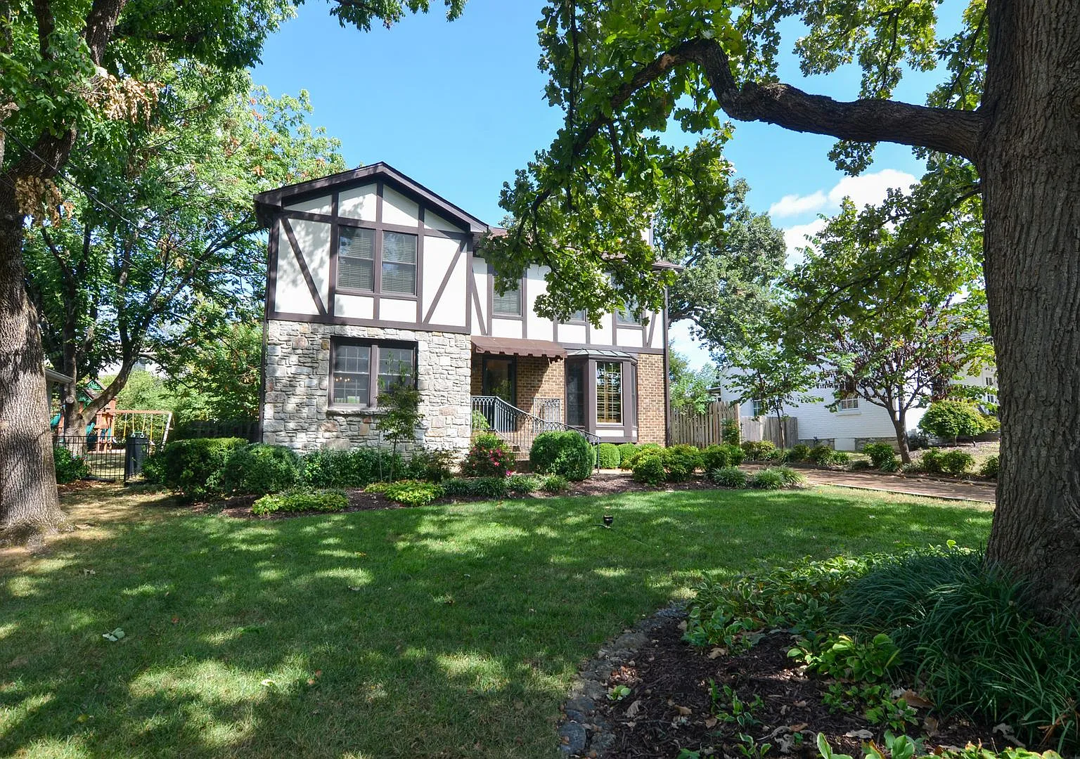 1628 S Observatory Dr. — Photo 3