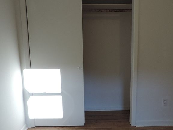 3rd image of 282 Hill Dr