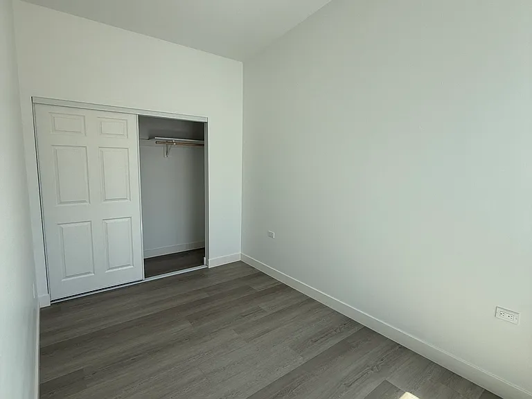 5656 Chateau Dr #7 — Photo 2