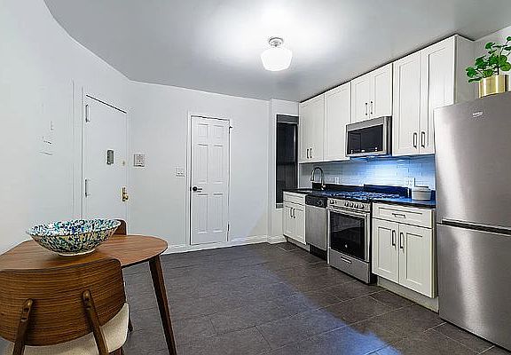 3rd image of 267 W 15th St APT 4RN