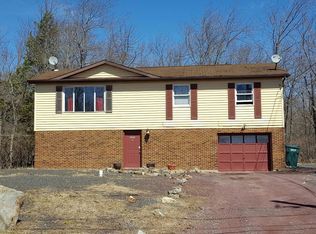 7680 Fawn Ln, Tobyhanna, PA