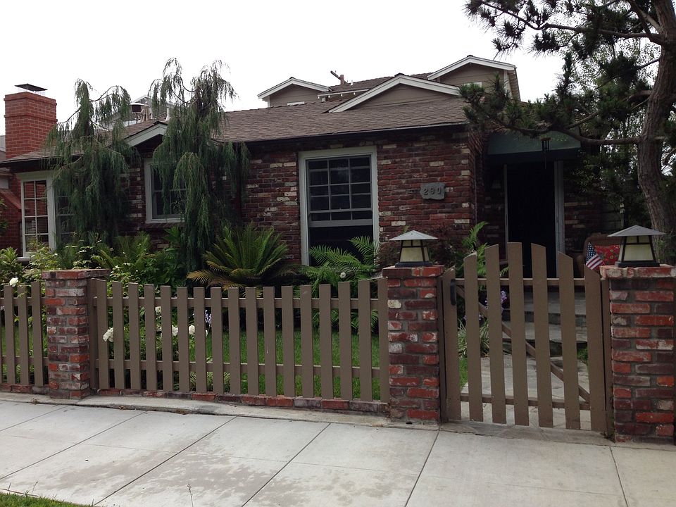 Front of home with 2nd story