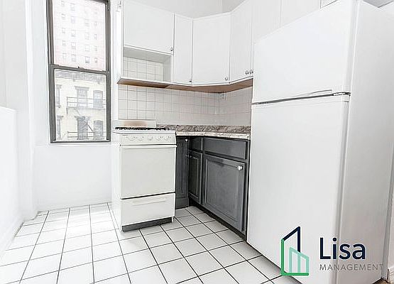 4th image of 253 E 52nd St APT 3C