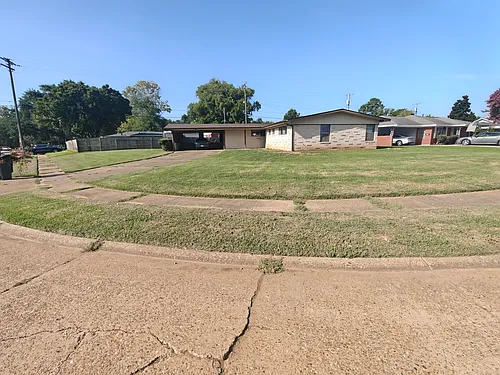1220 Caroline Dr Photo 1