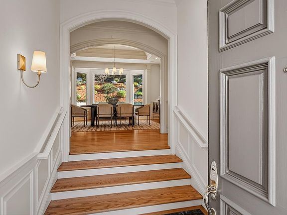5th image of 1110 Trinity Dr
