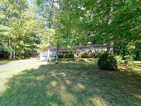 3rd image of 35 Pine Hill Bnd