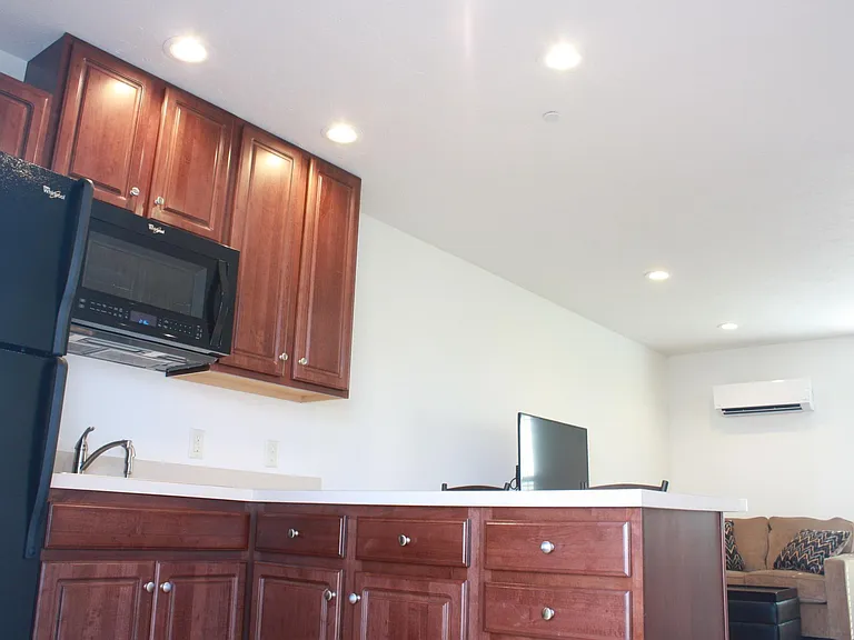 6-611 Carlisle St — Photo 3