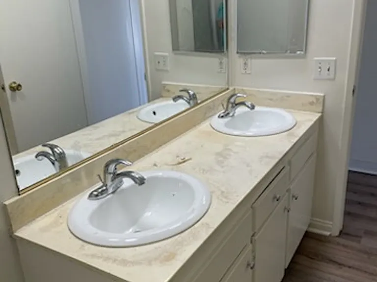 066 - Howard Crest — Photo 5