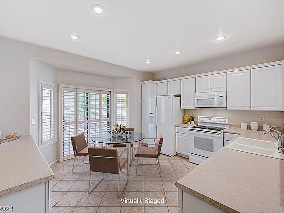 4th image of 565 Cypress Gardens Pl