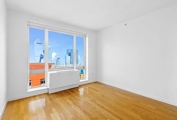 Rented by SERHANT. | media 18