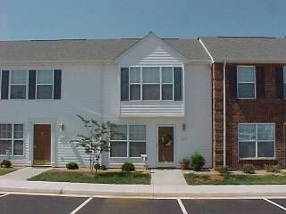 2nd image of 245 Mulberry Cir