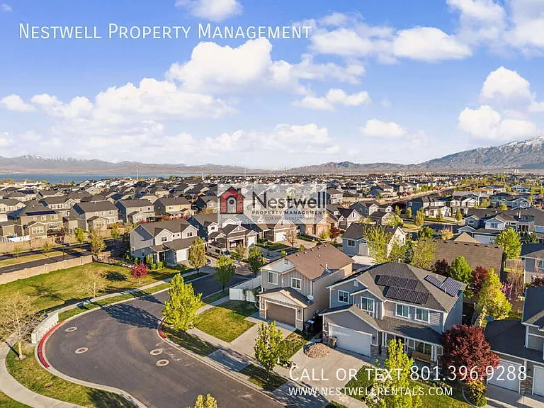 35 E Water Ln — Photo 24
