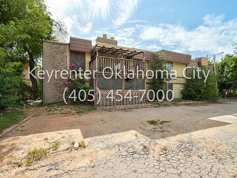6550 N Meridian Ave Townhouse — Photo 32